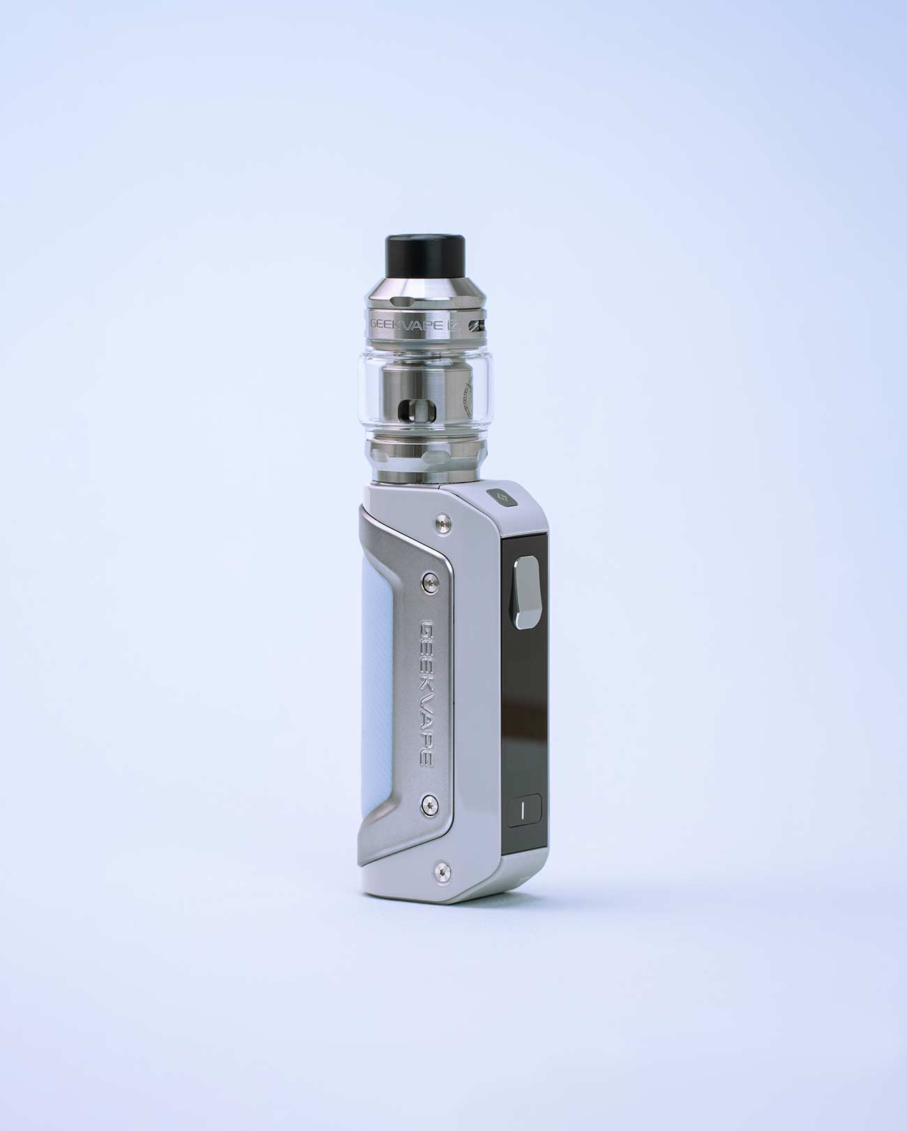 Kit Geekvape Aegis Solo 3 avec accumulateurs 18650 silver pour faire un max de vapeur