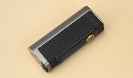 Box haut de gamme pour e-cigarette DotMod DotBox 100W avec cuir et bouton doré