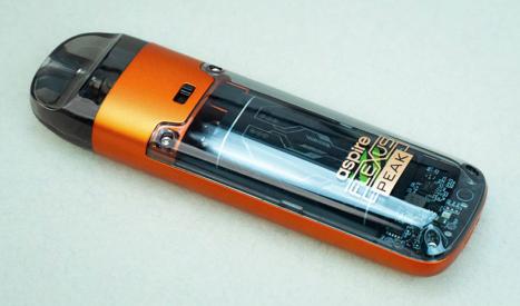 La cigarette électronique Aspire Flexus Peak est transparente et laisse voir ses circuits imprimés